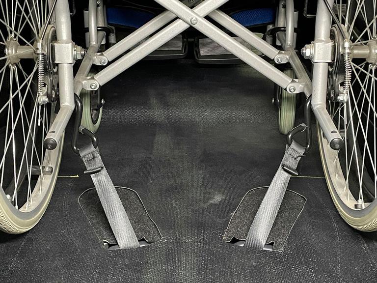 ３段階点検を全車徹底して行います。仕入れ時点検・ご購入頂いた後の点検・福祉車両取扱士スペシャリストによる納車前の最終点検の３段階の車両点検をクリアした車両を納車いたします。