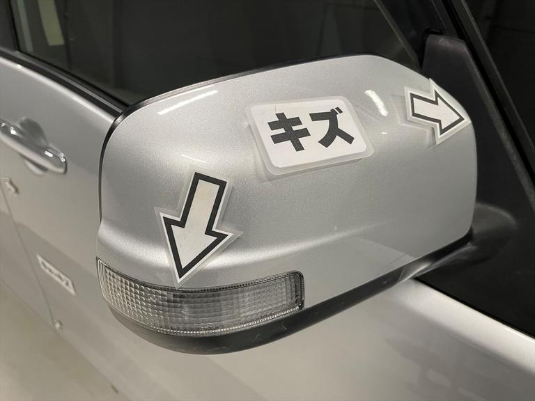 ミラーにキズが数カ所あります