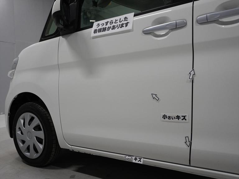 うっすらとした看板跡、小さいキズが数カ所、キズがあります