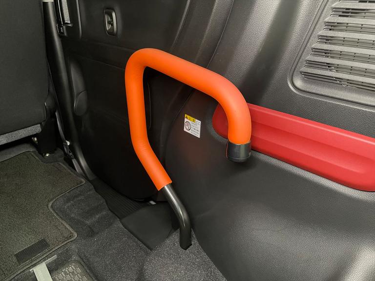 ３段階点検を全車徹底して行います。仕入れ時点検・ご購入頂いた後の点検・福祉車両取扱士スペシャリストによる納車前の最終点検の３段階の車両点検をクリアした車両を納車いたします。