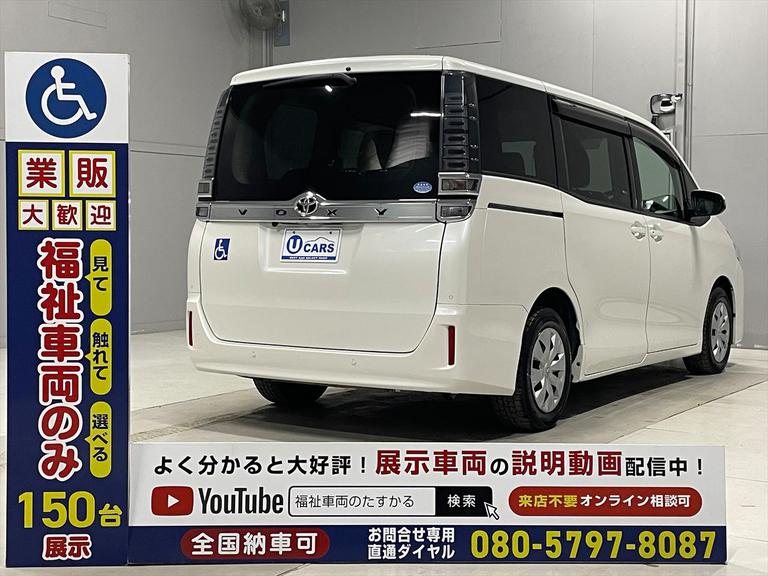 清掃には一切の妥協をしません。福祉装置は分解し清掃を実施。全車両、車専用業務用消臭・除菌剤を使用し、消臭・除菌を行っております。