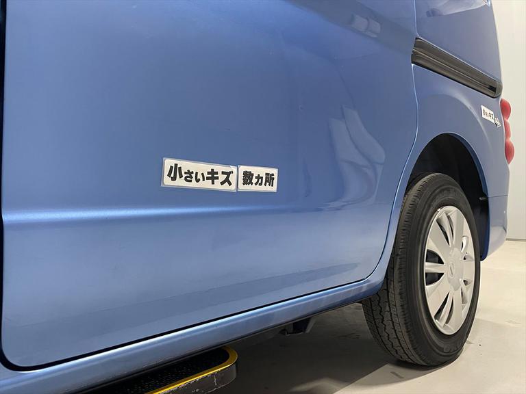 小さいキズが数カ所あります