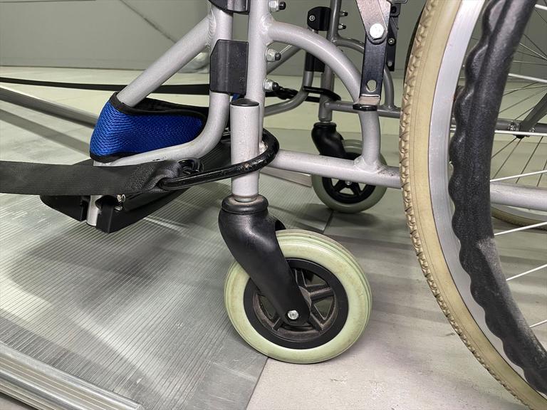 遠方・多忙でも来店不要。複数画像や動画で、中古福祉車両の状態を詳細にご案内。車椅子複数対応車や８ナンバー車の劣化・傷、内装までご自宅で確認いただけます。