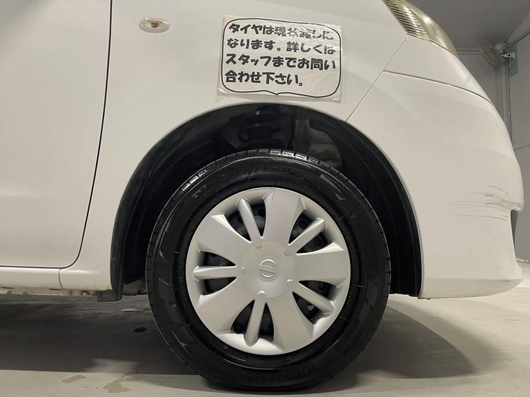 タイヤは現状渡しになります。詳しくはスタッフまでお問い合わせ下さい。