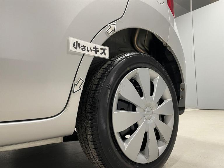 小さいキズが数カ所あります