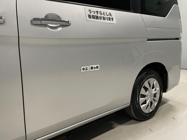 うっすらとした看板跡、キズが数カ所あります