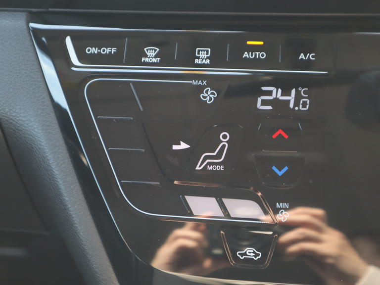 福祉車両全国販売「オアシスジャパン」のホームページをご覧ください。福祉車両約60台展示中！各地のお客様の声も多数掲載。ライブカメラによる生中継のデモで詳しく車両をご覧いただけます。ご安心ください。