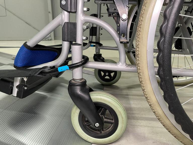 清掃には一切の妥協をしません。福祉装置は分解し清掃を実施。全車両、車専用業務用消臭・除菌剤を使用し、消臭・除菌を行っております。