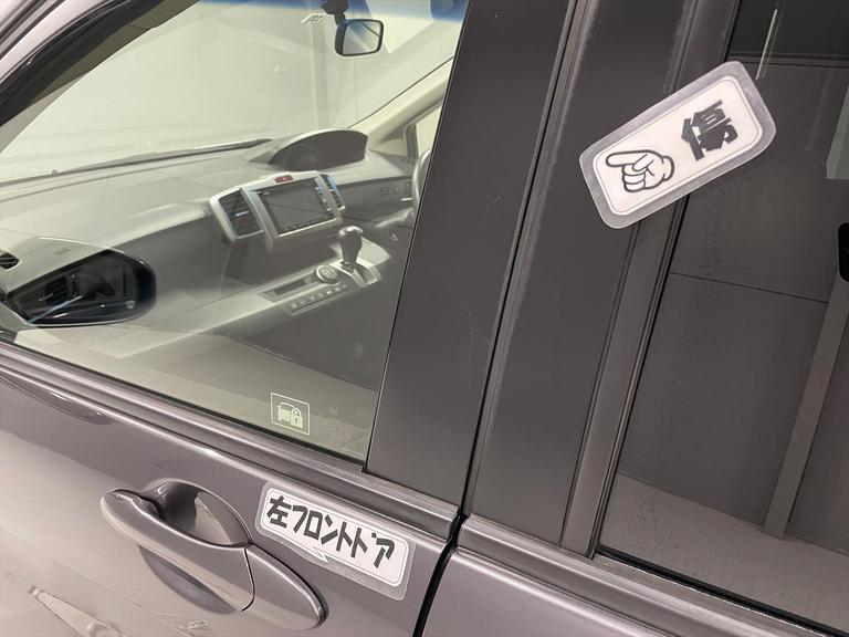 左フロントドアに傷があります