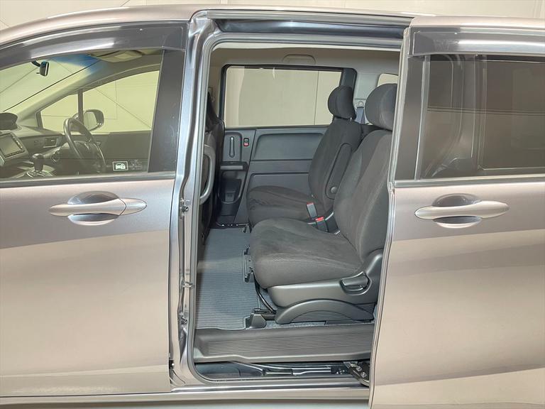 当社は福祉車両見て・触れて・選べる福祉車両のみを販売・買取する福祉車両専門店です。営業・メンテナンススタッフは福祉車両の有資格者です。福祉車両のことは福祉車両のたすかるにお任せください！