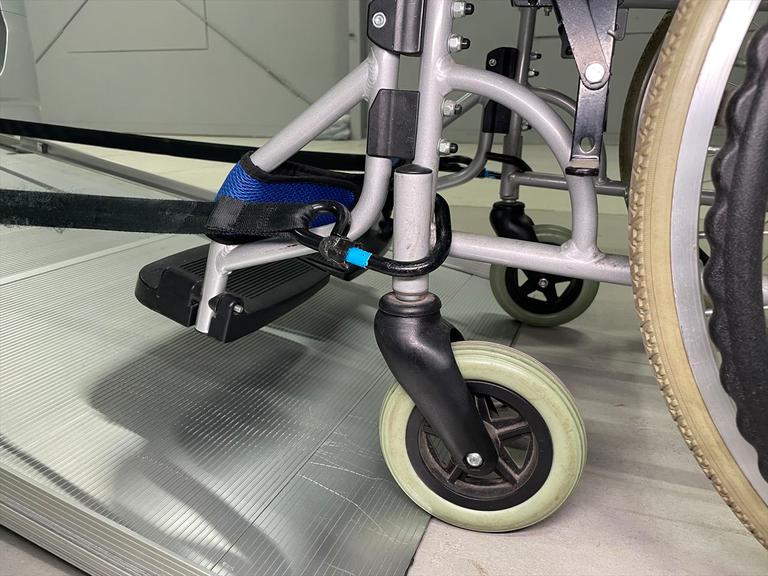 プラチナ保証付きのお車は、安心の24時間365日全国対応ロードサービス付き！保証費用は本体価格込みです。介護タクシーやデイサービスの事業用車両も、もしもの時に安心。