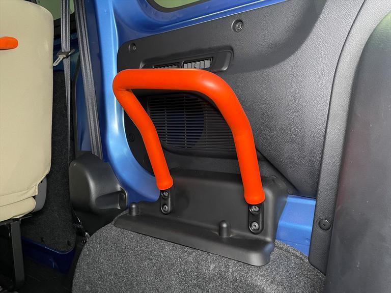 全国へ資格有する専門スタッフが出張点検・修理に伺います！車いす固定装置の異音や動作不具合など、お気軽にご相談を。※出張費は実費のみ必要。(事業用車両も対応)