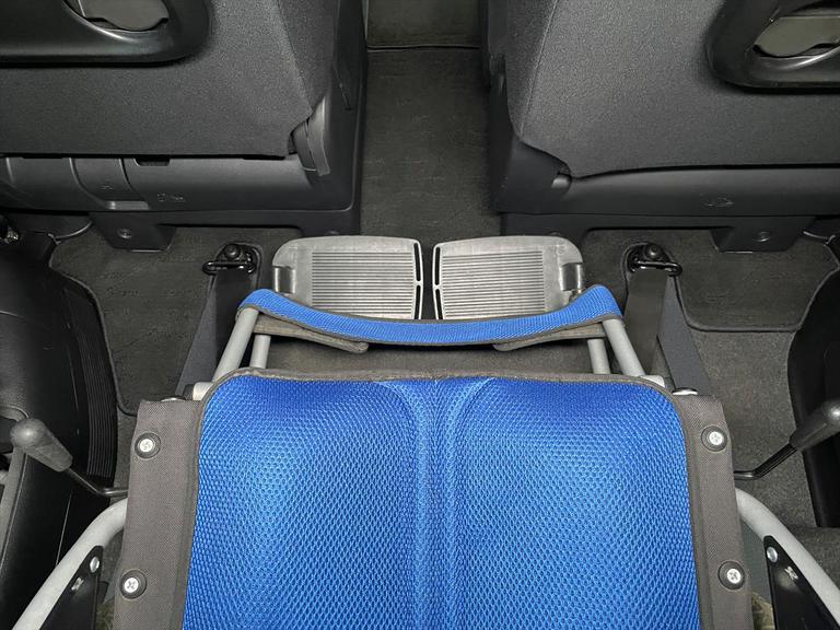 当社は福祉車両見て・触れて・選べる福祉車両のみを販売・買取する福祉車両専門店です。営業・メンテナンススタッフは福祉車両の有資格者です。福祉車両のことは福祉車両のたすかるにお任せください！