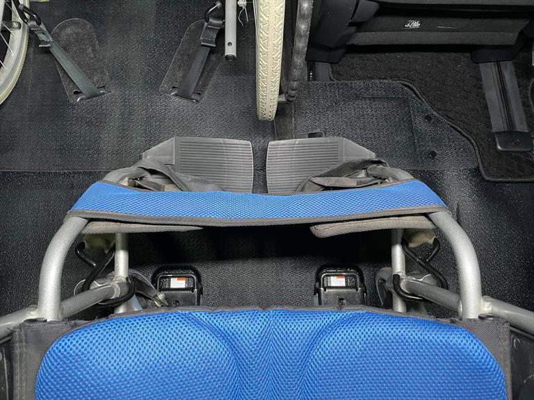 当社は福祉車両見て・触れて・選べる福祉車両のみを販売・買取する福祉車両専門店です。営業・メンテナンススタッフは福祉車両の有資格者です。福祉車両のことは福祉車両のたすかるにお任せください！