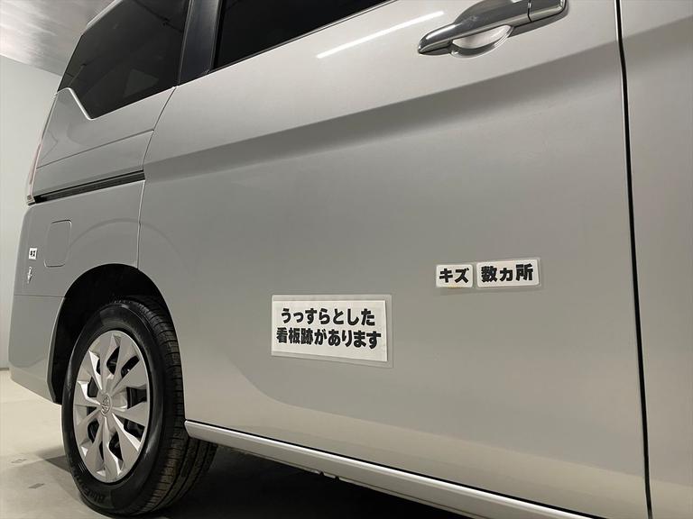 うっすらとした看板跡、キズが数カ所あります