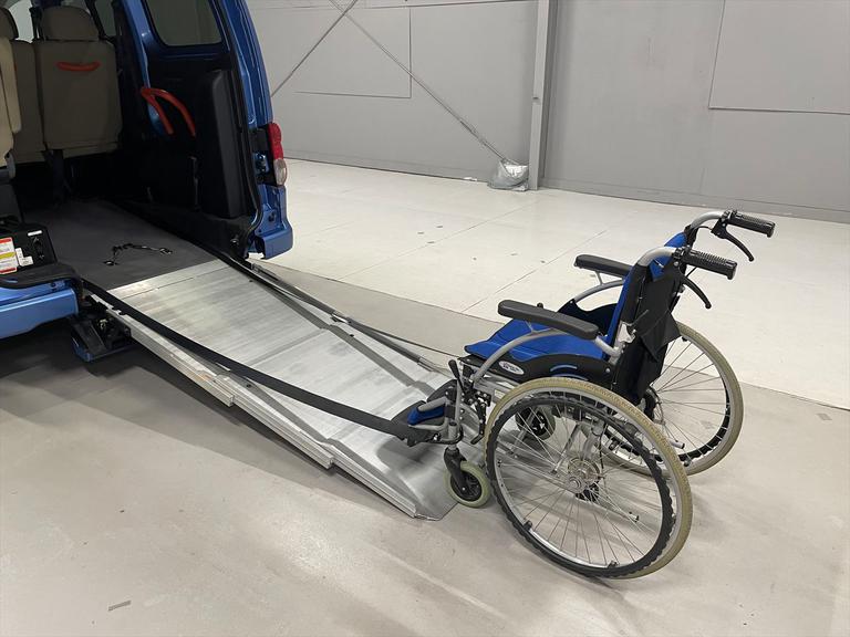 納車時12項目を新品交換で安心！1年間406項目の全国対応保証付き。中古福祉車両のトラブルをカバー、車いす固定装置も安心。※一部保証対象外あり。(事業用車両も対応)